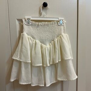 Cute and trendy crème colored skirt